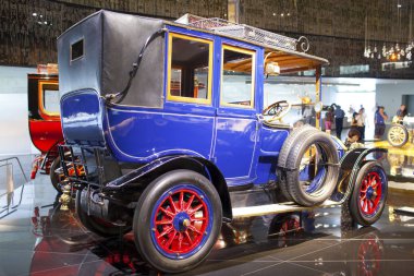 Stuttgart, Almanya - 31 Mayıs 2012: eski model araba, Mercedes Müzesi sergi