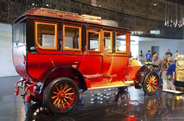 Stuttgart, Almanya - 31 Mayıs 2012: eski model araba, Mercedes Müzesi sergi