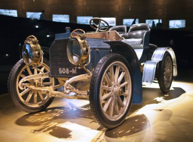 Stuttgart, Almanya - 31 Mayıs 2012: eski model araba, Mercedes Müzesi sergi