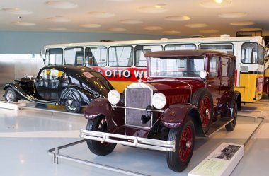 Stuttgart, Almanya - 31 Mayıs 2012: eski model araba, Mercedes Müzesi sergi