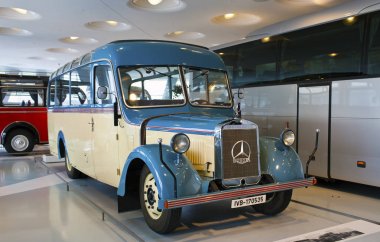 Stuttgart, Almanya - 31 Mayıs 2012: eski model araba, Mercedes Müzesi sergi