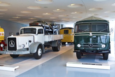 Stuttgart, Almanya - 31 Mayıs 2012: eski model araba, Mercedes Müzesi sergi