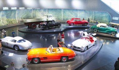 Stuttgart, Almanya - 31 Mayıs 2012: eski model araba, Mercedes Müzesi sergi