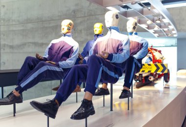 Stuttgart, Almanya - 31 Mayıs 2012: aptallar Mercedes müzesinde sensörleri ile test