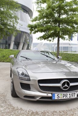 Stuttgart, Almanya - 31 Mayıs 2012: Modern araba Müzesi 