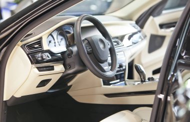 koltuk ve araba direksiyon