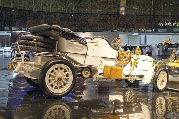 Stuttgart, Almanya - 31 Mayıs 2012: eski model araba, Mercedes Müzesi sergi
