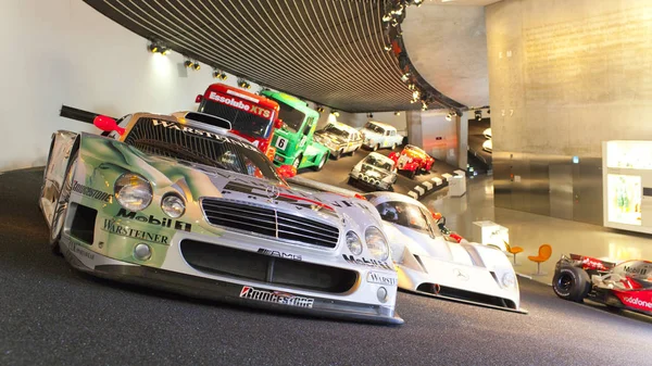 Stuttgart 2012 Rennwagenhalle Mercedes Museum — Stockfoto