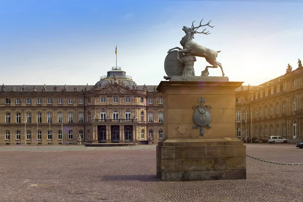 Stuttgart 2012 Hirschskulptur Mit Wappen Vor Dem Haupteingang Des Neuen — Stockfoto