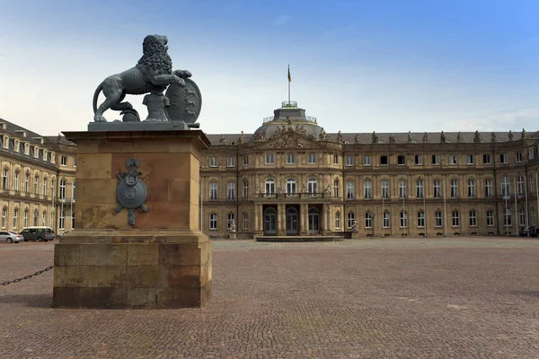 Stuttgart 2012 Löwenskulptur Mit Wappen Vor Dem Haupteingang Des Neuen — Stockfoto