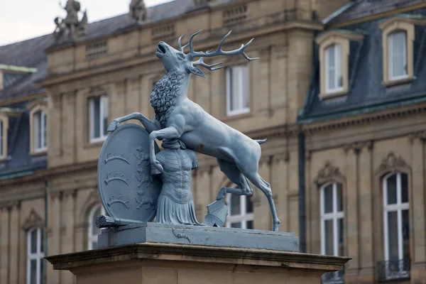 Stuttgart Duitsland Mei 2012 Deer Sculptuur Met Kuif Voor Hoofdingang — Stockfoto