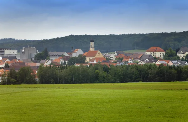 Zonas Rurales Alemania Baviera Con Campos Verdes Brillantes Árboles Pequeños — Foto de Stock