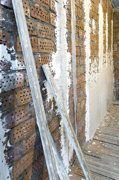 Réparations Mur Brique Avec Bande Guidage Mortier Plâtre Partiellement Appliqué — Photo