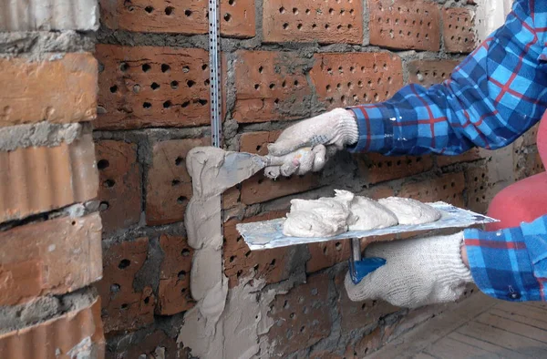 Person Work Gloves Hand Frame Holds Trowel Plaster Attaches Construction — ストック写真