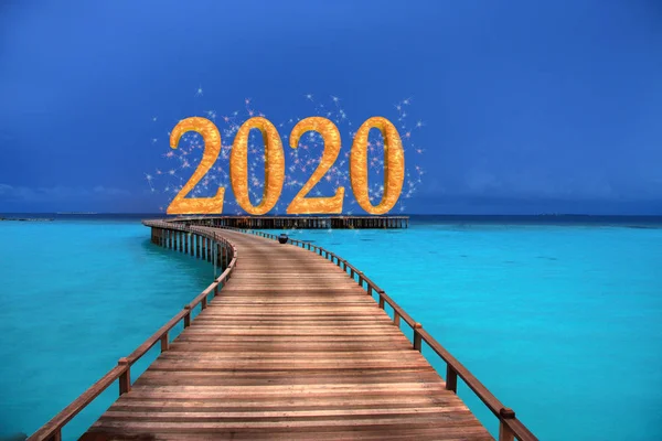 Inscripción Año Nuevo 2020 Camino Madera Sobre Mar Medios Mixtos — Foto de Stock