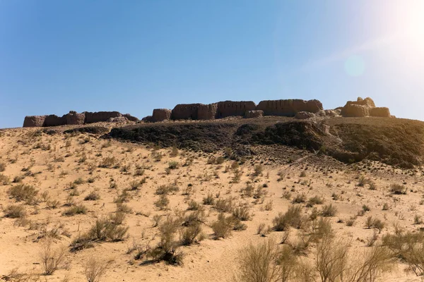 砂漠にあるコレズムの古代要塞の壁 ウズベキスタン — ストック写真