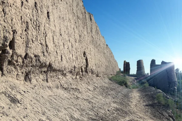 Kyzylkum Çölü Ndeki Antik Kale Duvarı — Stok fotoğraf