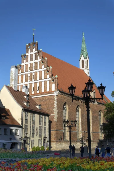 拉脱维亚里加的圣约翰教堂 前景一片光明 — 图库照片