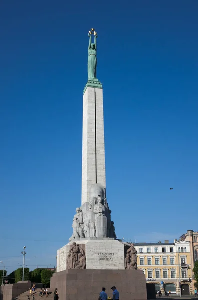 2016年5月25日 拉脱维亚里加 自由广场上的自由纪念碑 — 图库照片