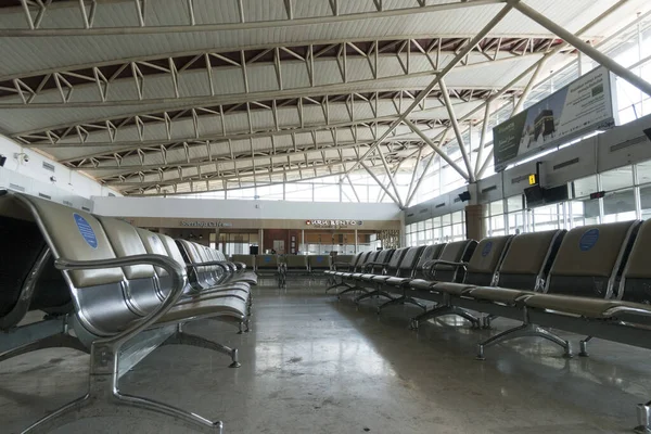 Indonésia Ilha Lombok Março 2020 Assentos Vazios Sala Aeroporto Durante — Fotografia de Stock