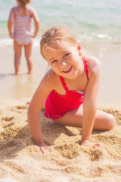 Μικρό κορίτσι διακοπές στη θάλασσα — Φωτογραφία Αρχείου