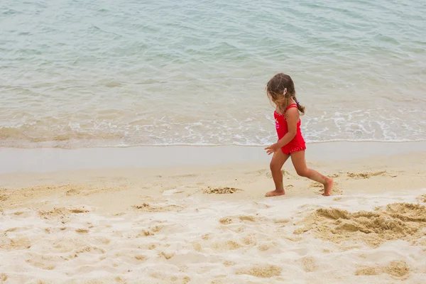 Malá dívka dovolená moře — Stock fotografie