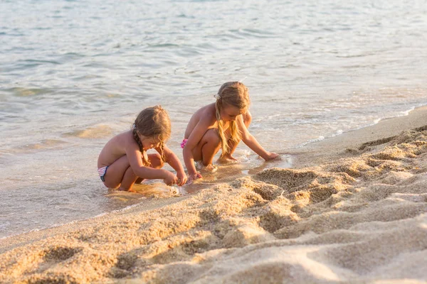 Little Girl lato Sand plaża — Zdjęcie stockowe