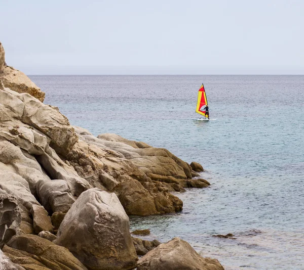 Vindsurfare på havet — Stockfoto