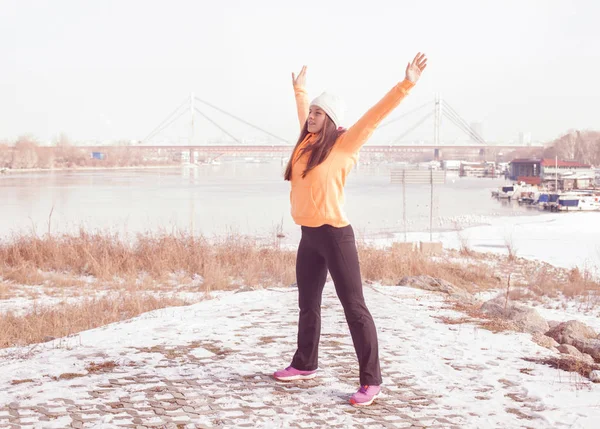 Fitness žena zimní aktivity — Stock fotografie
