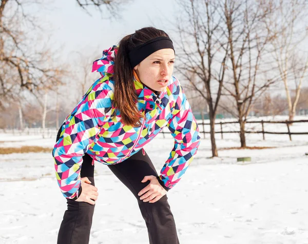 Fitness Frau Winteraktivität — Stockfoto
