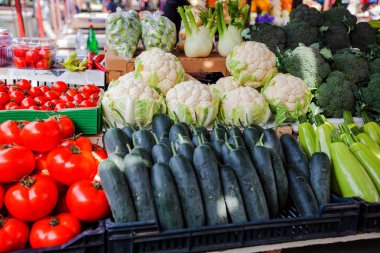 Taze bahar sebze pazarı