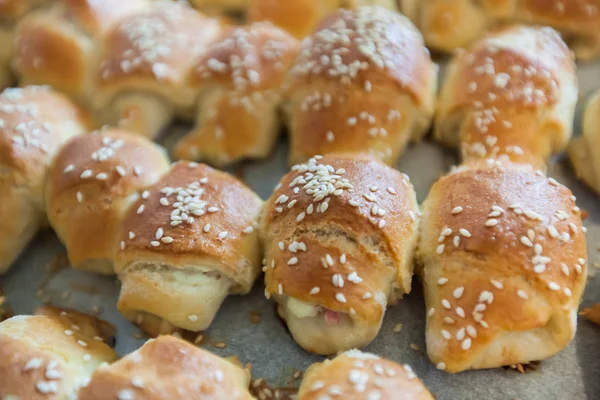 Croissants frescos assados — Fotografia de Stock