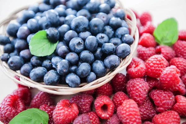 Lamponi freschi mirtillo frutta antiossidante cibo — Foto Stock