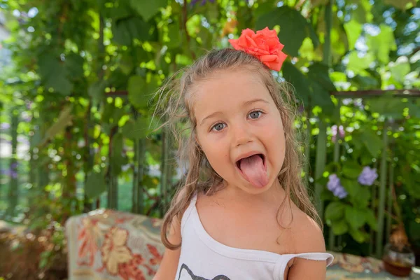 Happy little girl summer portrait — Stock Photo, Image