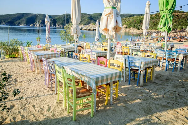 Taverne grecque sur la plage — Photo