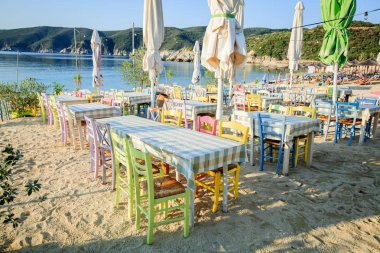 Sahilde Yunan taverna