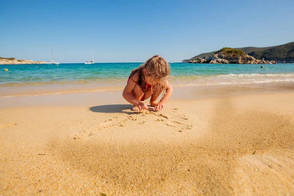 Dzieciństwa letnich podróży plaży — Zdjęcie stockowe