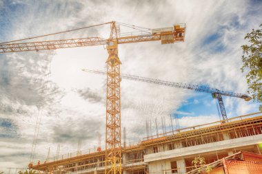 İnşaat alanındaki vinç 