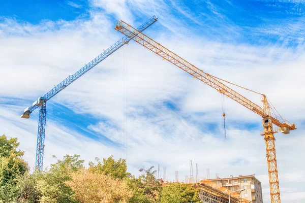 Construction crane on construction site — Stock Photo, Image