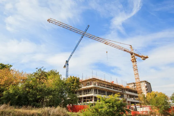 Construction crane on construction site — Stock Photo, Image