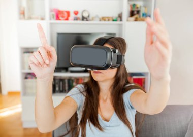 sanal gerçeklik aygıt kadın ev