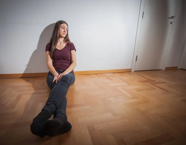 Depressed young woman — Stock Photo, Image