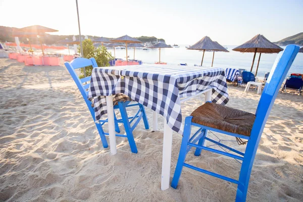 Taverna grego na praia — Fotografia de Stock