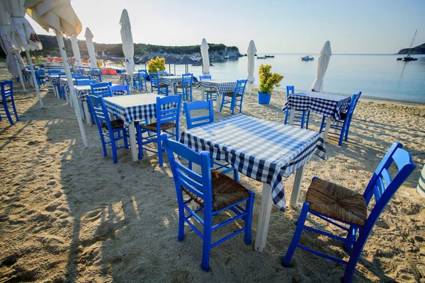 Taverne grecque sur la plage — Photo
