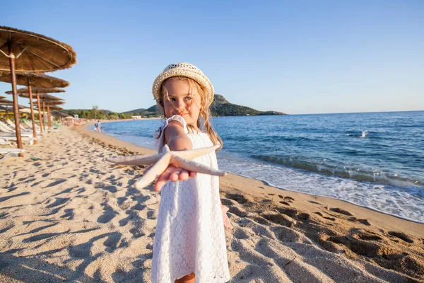 Letní cestování pláž dítě — Stock fotografie