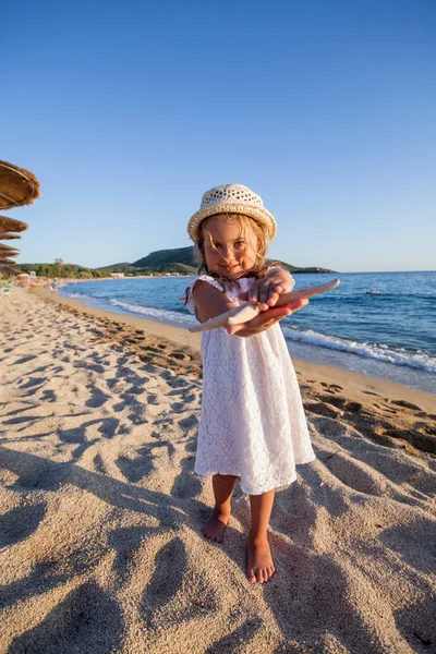 Letní cestování pláž dítě — Stock fotografie