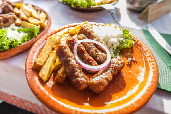 Traditionelles Essen gegrilltes Gericht — Stockfoto