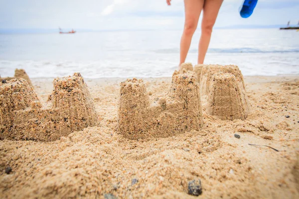 Château de sable sur la plage — Photo