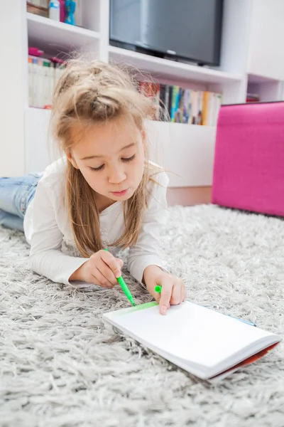 Desenho Criativo Criança Pré-Escolar — Fotografia de Stock