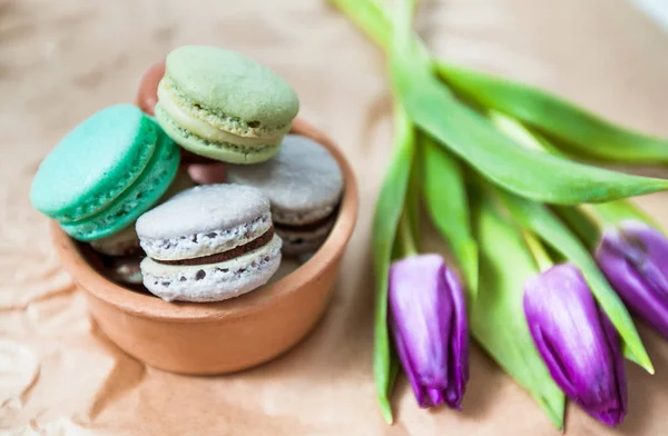 Dessert Macarons et tulipes faits à la main — Photo